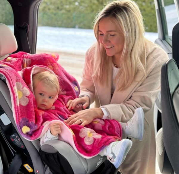 Meie-lugu-foto Erkroosa lilleline autosõidu poncho lapsele vanuses 1-3 aastat