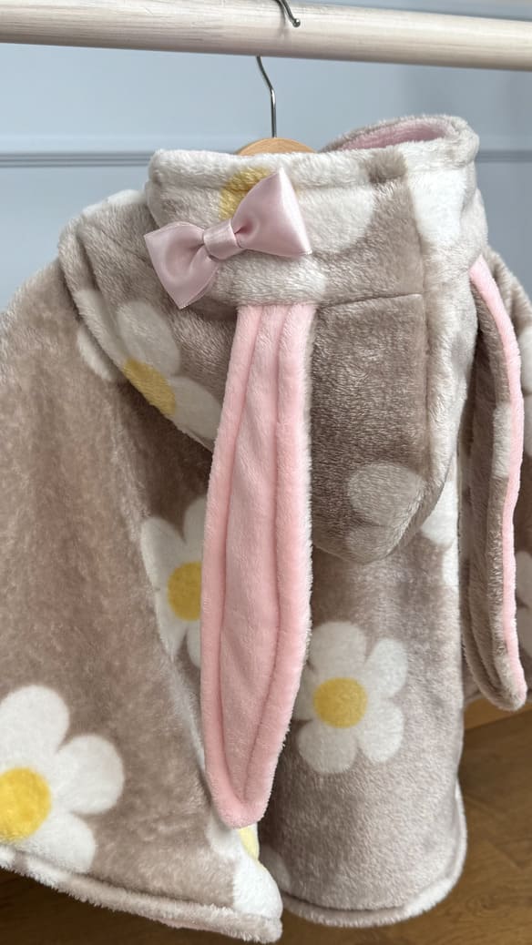 Lilleline beež autosõidu poncho jänesekõrvade ja lipsuga, lapsele vanusega 1-3 aastat