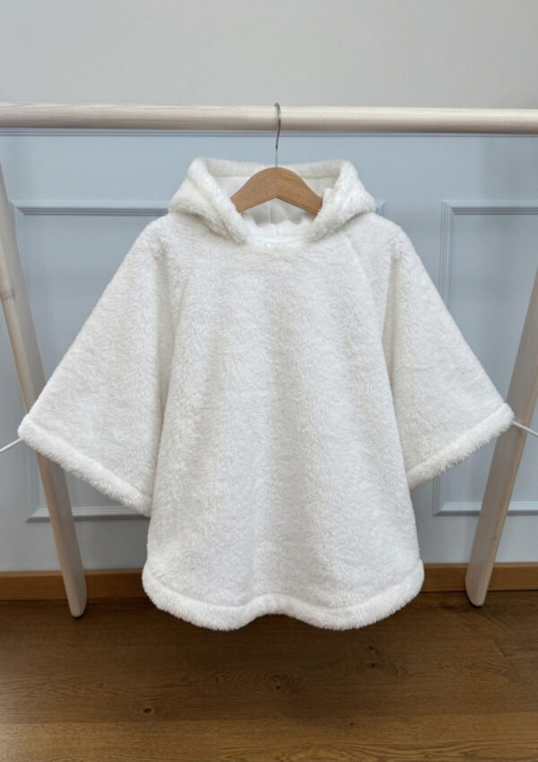 Eritellimusel unikaalne poncho