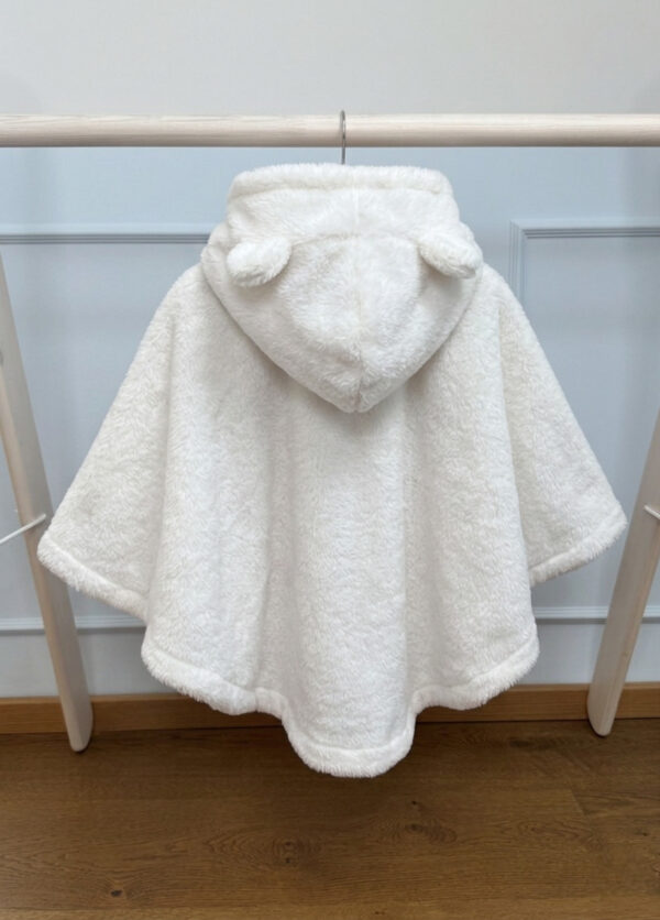 Eritellimusel unikaalne poncho