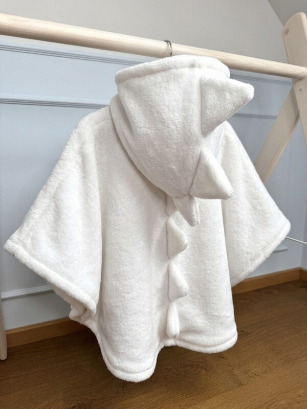 Eritellimusel unikaalne poncho