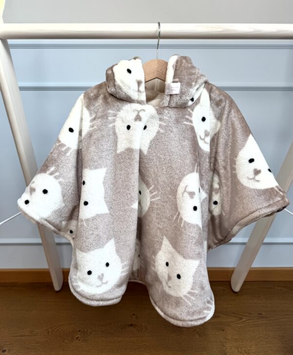 Armas kassidega autosõidu poncho lapsele vanuses 1-3 aastat