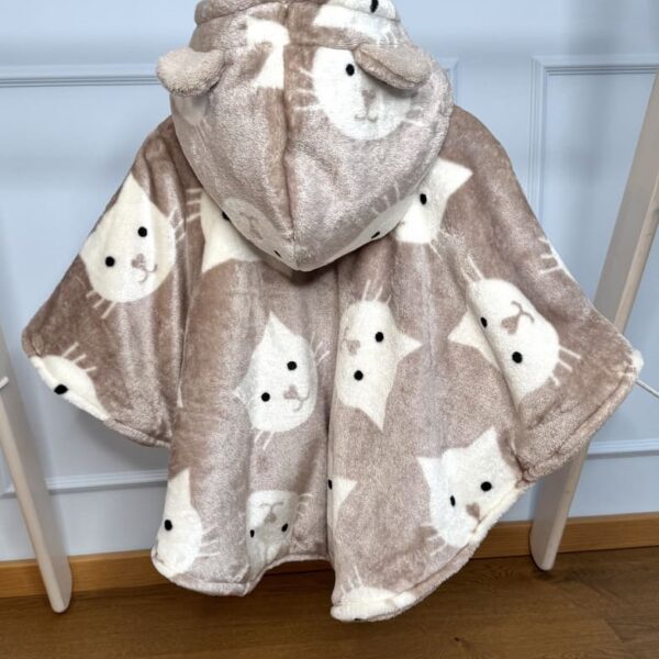 Pehme kassidega autosõidu poncho lapsele vanuses 0-1 aastat