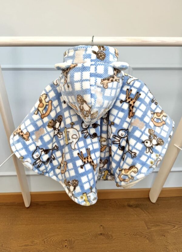 Kõrvakestega, kiikhobudega ja kaelkirjakutega autosõidu poncho lapsele vanuses 0-1 aastat