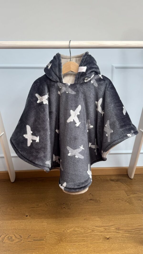 Tumesinine lennukitega autosõidu poncho lapsele vanuses 1-3 aastat