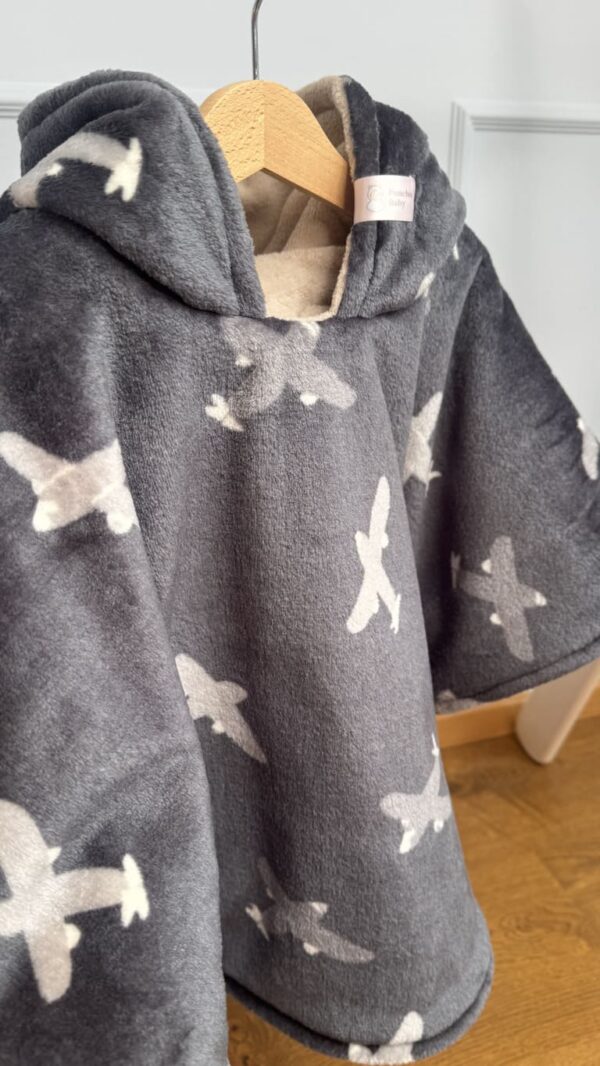 Tumesinine lennukitega autosõidu poncho lapsele vanuses 1-3 aastat