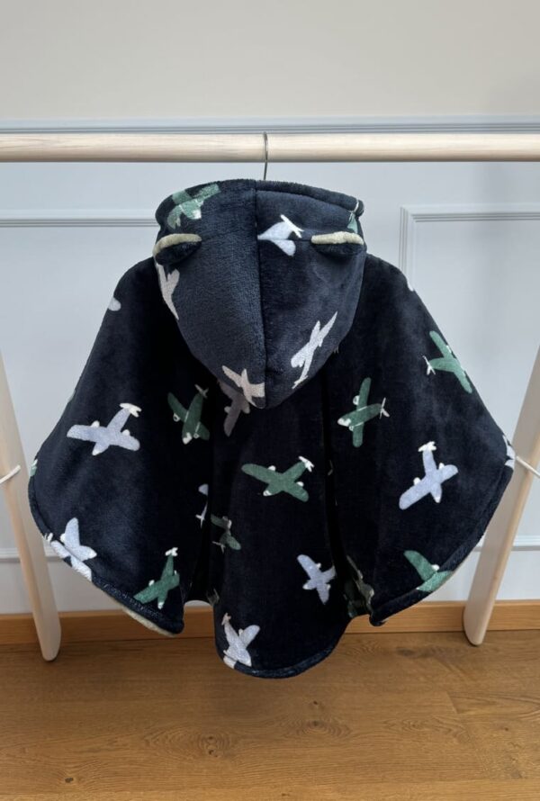 Tumesinine lennukitega autosõidu poncho lapsele vanuses 1-3 aastat