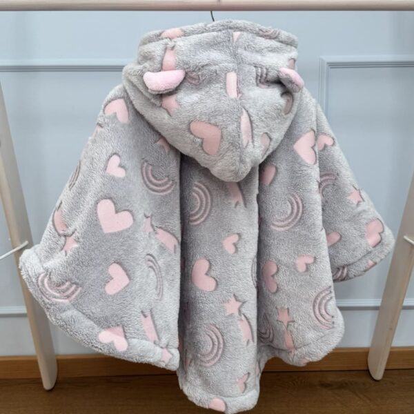 Südamete- ja tähtedega hall autosõidu poncho lapsele vanuses 1-3 aastat