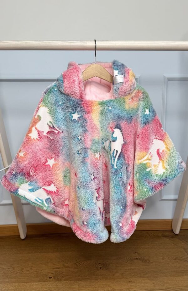 Värviline ükssarvikutega autosõidu poncho lapsele vanuses 1-3 aastat